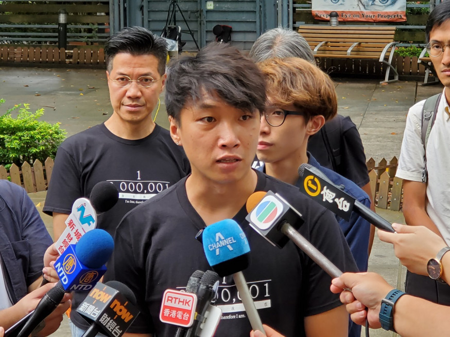 民陣召集人岑子杰(中)