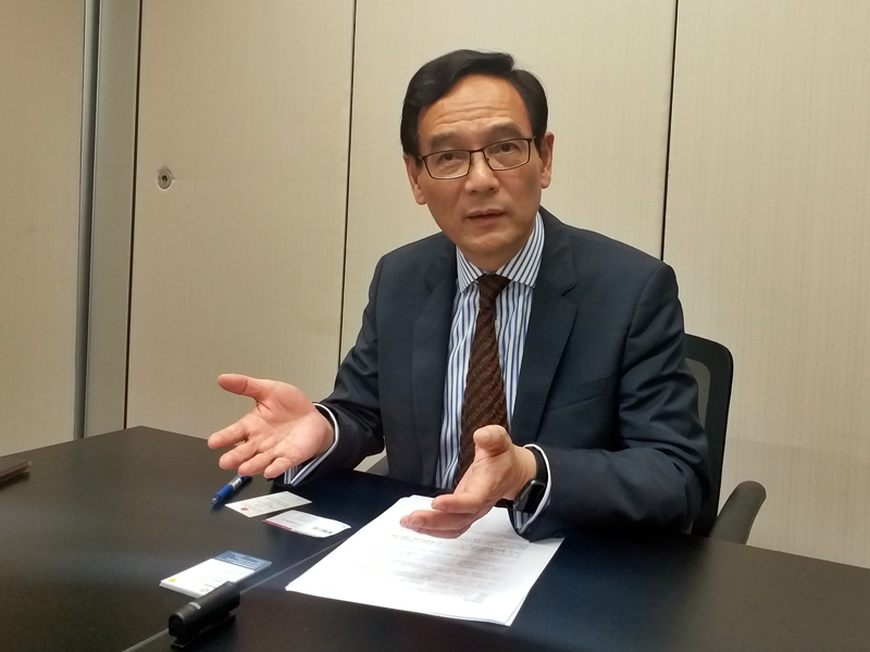 謝認為政府可透過行政指引的方法增房屋供應,直言「快過上立法會」。