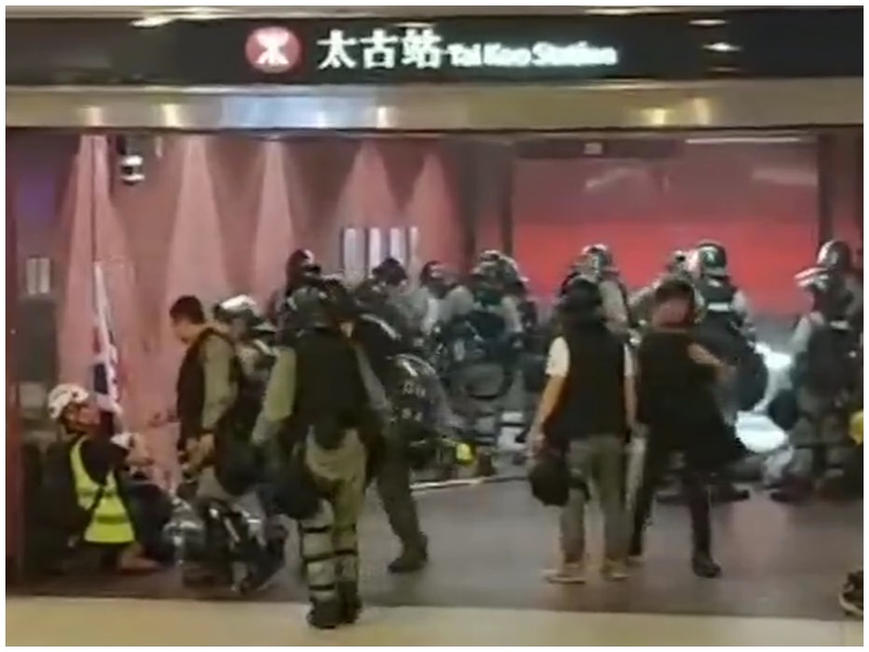警方指當晚正準備拘捕,不是驅散。