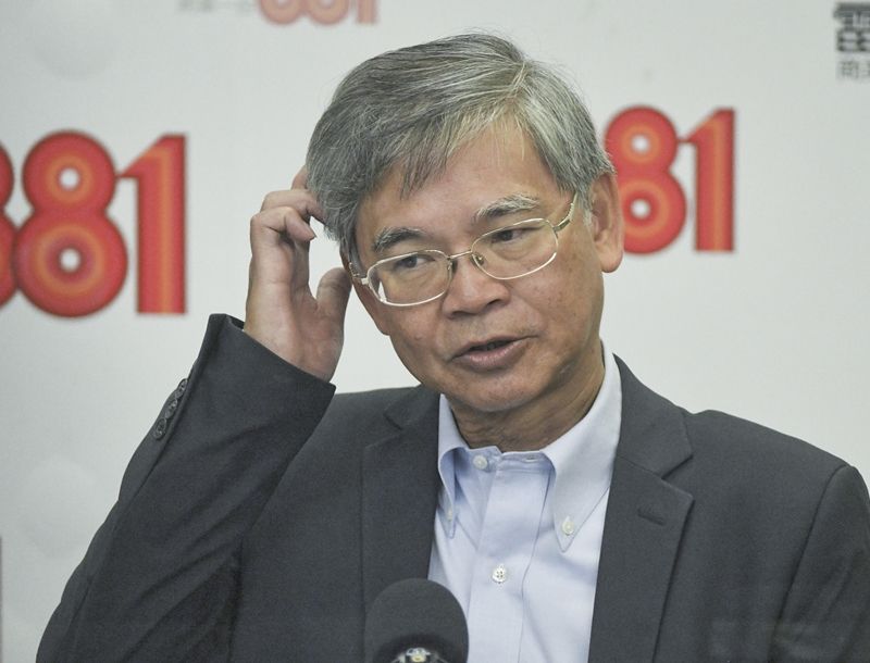 羅致光對租津及租金管制均持開放態度,但強調無政策是「百利而無一害」。