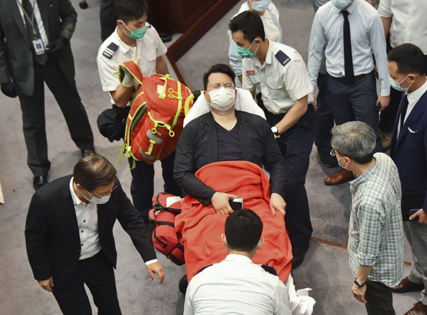 尹兆堅當日懷疑在推撞期間不適,其後送院治理。資料圖片