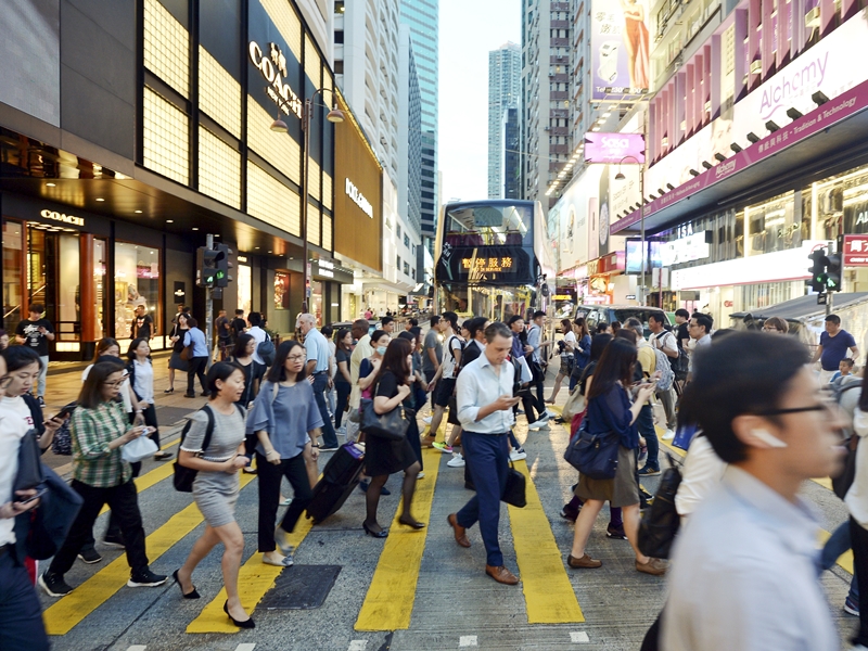 調查指,有42%的受訪市民有移民或移居外地的打算,近10%受訪市民近期已為移民做準備。 資料圖片