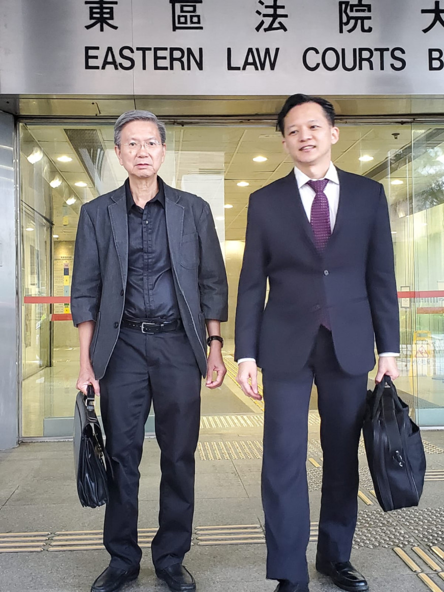 辯方律師侯振輝(右)。