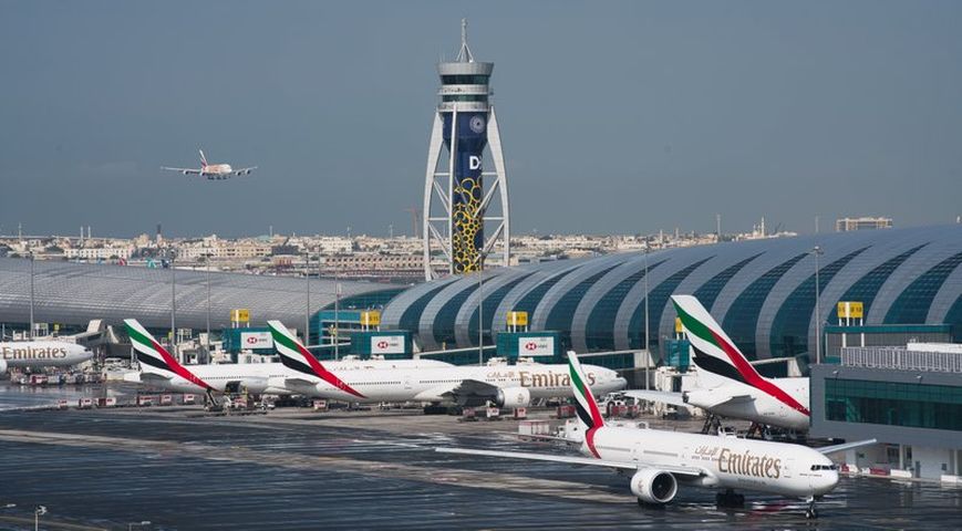阿聯酋航空要求乘客登機前即場驗血。 AP