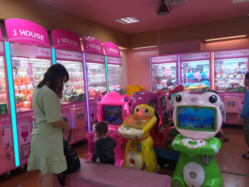 近月有商人在網上以一站式服務、保證回本作招徠,推出跨境投資夾公仔機生意。