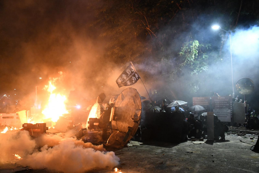 中大昨晚爆發激烈的衝突事件。