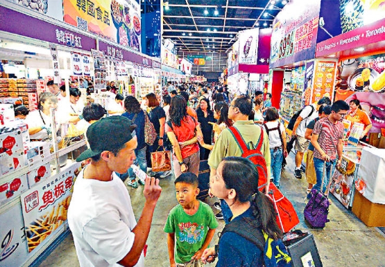 美食博覽會昨日遇上港島區集會,商戶歎人流大受影響。梁譽東攝