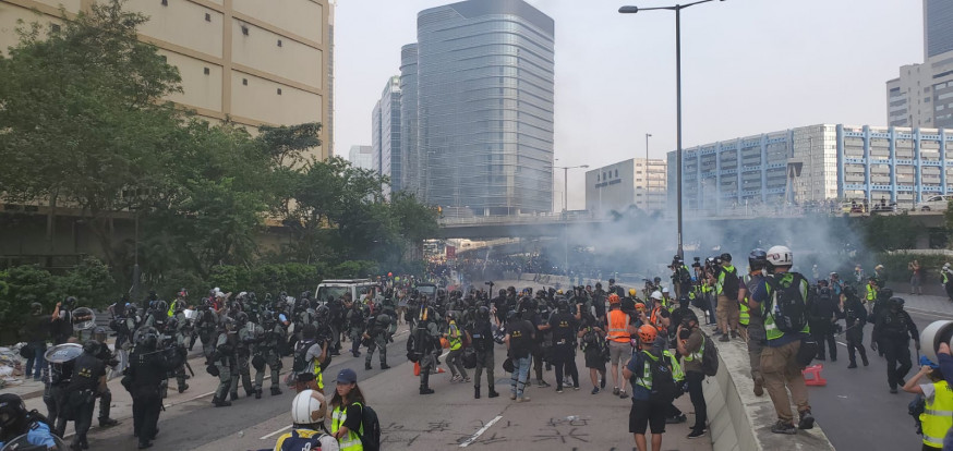 示威者與警方爆發衝突