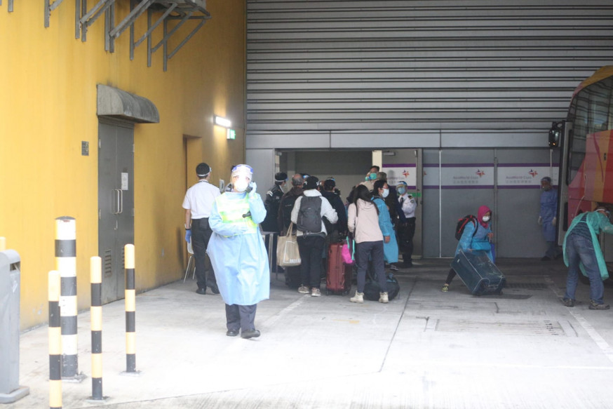 65名滯留秘魯的香港居民前往亞博館進行新冠病毒檢測。