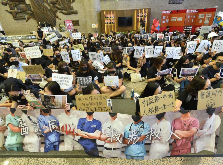 早前有醫護界發起靜坐抗議。 資料圖片