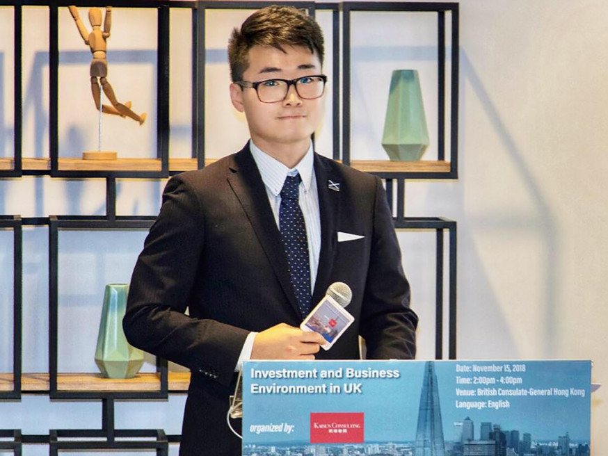 英國駐港總領事館香港僱員鄭文傑。Simon Cheng FB圖