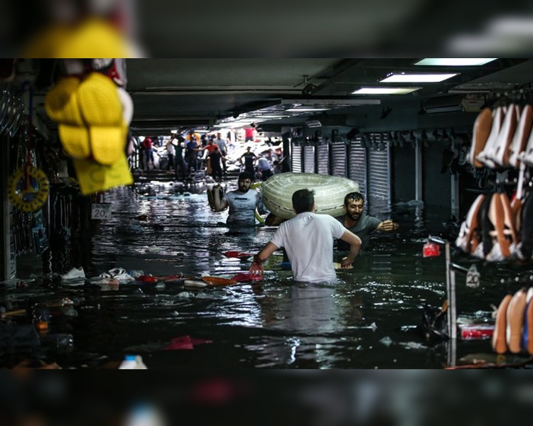 Grand Bazaar大市集被洪水淹浸。