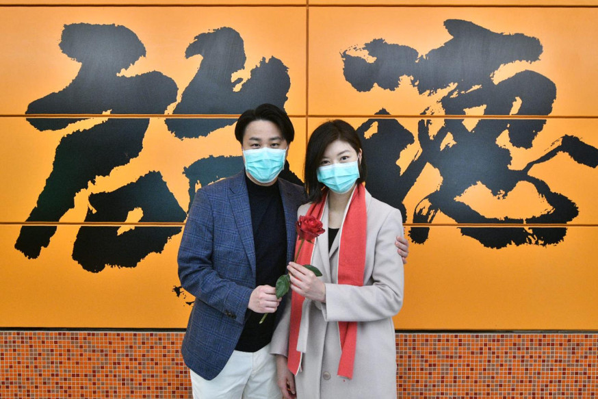 容海恩搭屯馬綫,老公「驚喜」示愛。