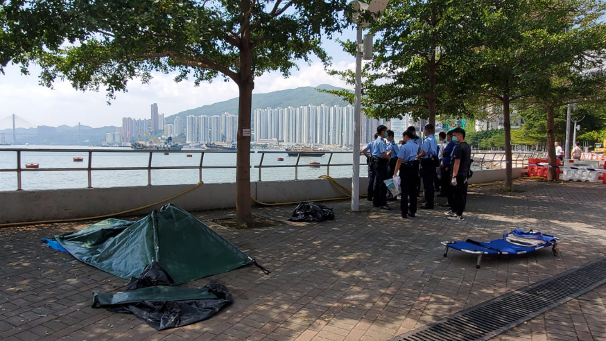 荃灣永順街51號柏傲灣對開海面,發現一具男屍。