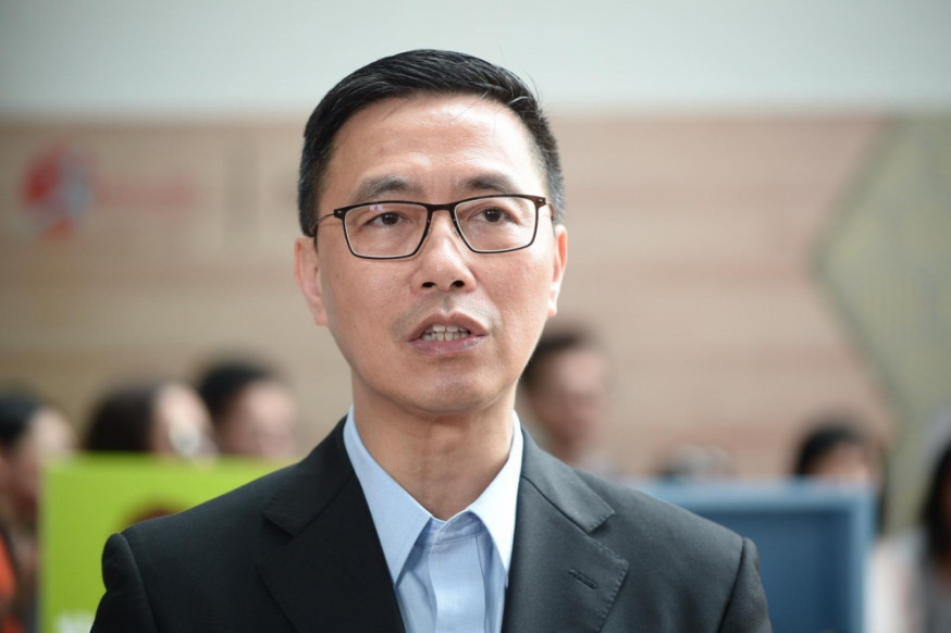 楊潤雄指中小五外無需急追進度。資料圖片