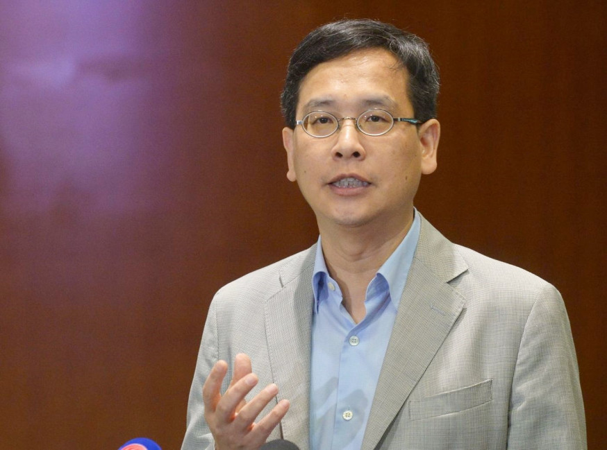 葉建源指,局方不應向校方施加壓力。資料圖片