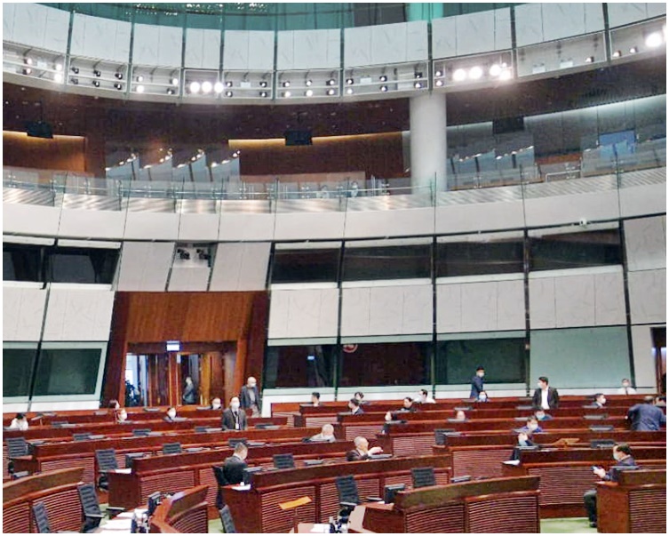 梁君彥引用議事規則,安排於早上11時恢復會議。