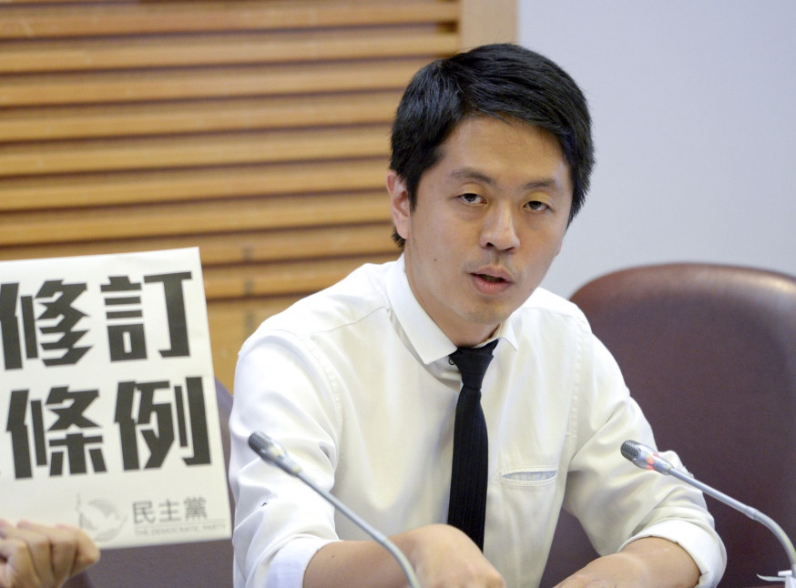 許智峯就人身傷害和非法拘留向警方索償。資料圖片