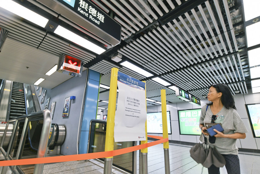 港鐵多個車站遭受示威者破壞。資料圖片