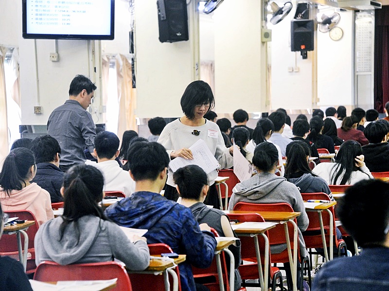 教育局早前宣布將文憑試延至本月底開考。資料圖片