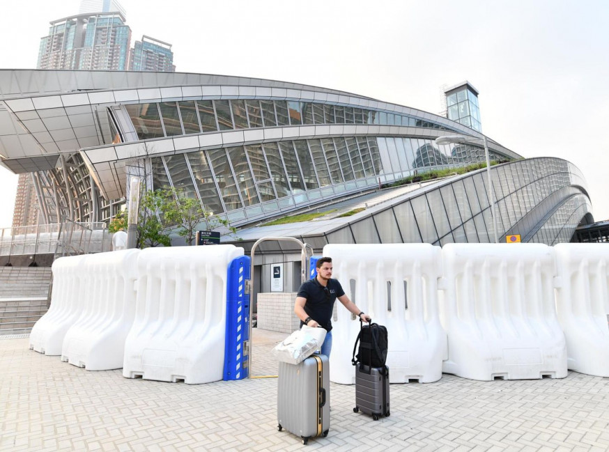 高鐵西九龍站明只開放兩出入口 乘客需持有效車票才能進入