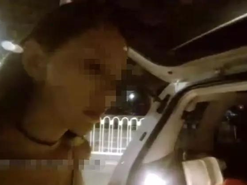 南京一名少女醉駕被交警截查。網圖