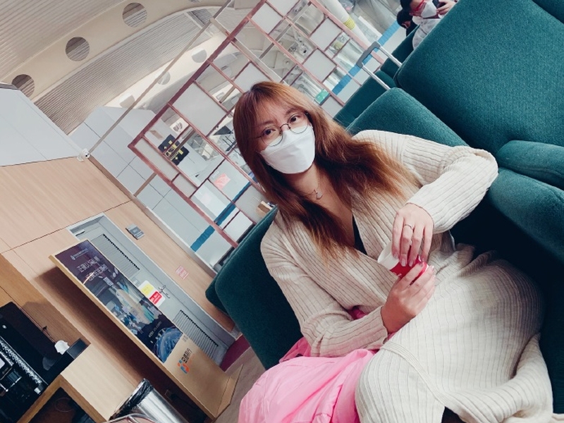 女子疑出國避避,卻因疫情被困海上郵輪,更出現發燒症狀。(網圖)