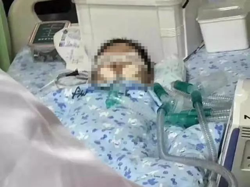 男童家屬指,有關部門竟要求他們拔管放棄治療,對此說法官方予以否認。 網圖