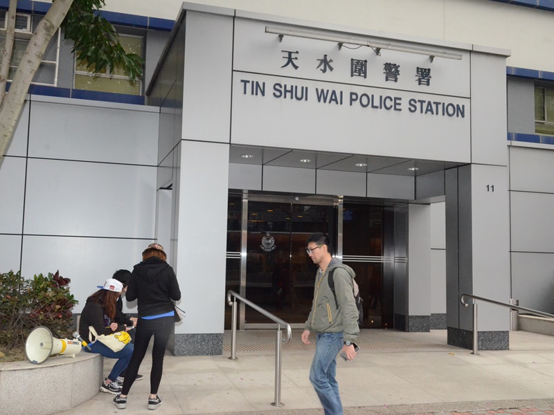 警方在距離天水圍警署僅有十分鐘車程外,發現一架可疑七人私家車,擒獲兩名被告。資料圖片