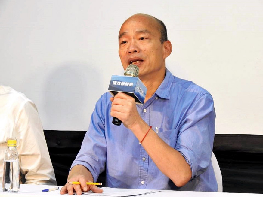 韓國瑜人氣不斷下滑,被民進黨蔡英文超前。資料圖片