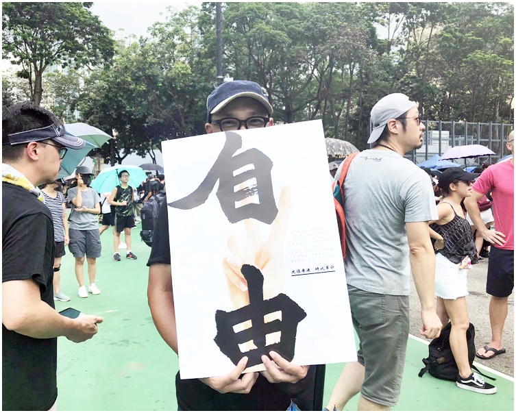 退休人士梁先生不批判示威者堵路行為。
