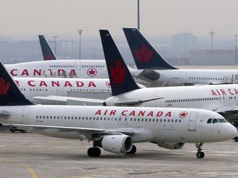 加拿大一名女子乘搭加航客機時睡過頭,飛機降落,乘客下機,空中服務員也沒叫醒她。 示意圖/AP圖片