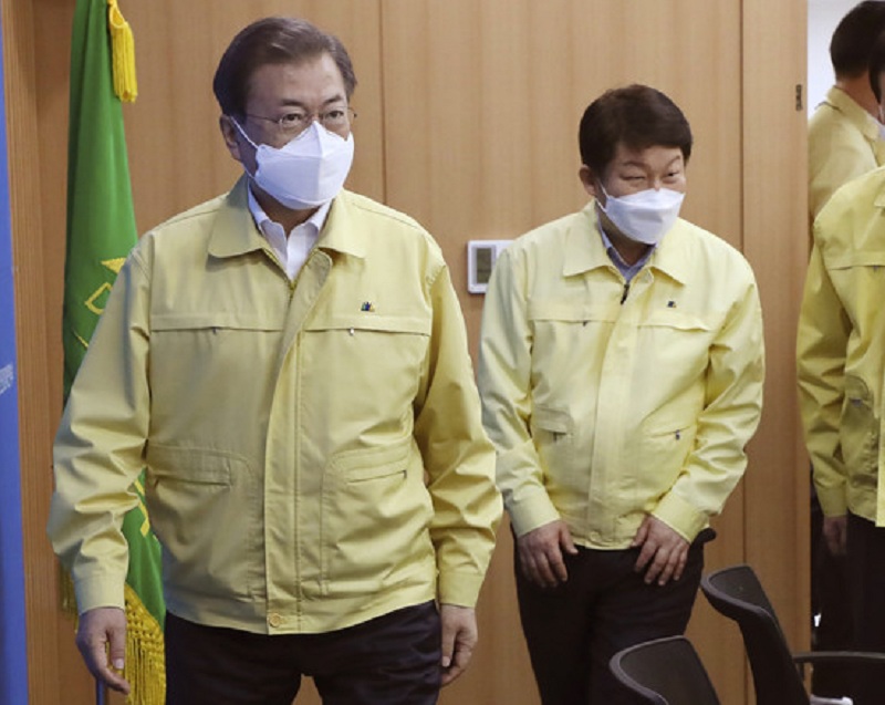 韓國總統文在寅被國民批抗疫不力。AP