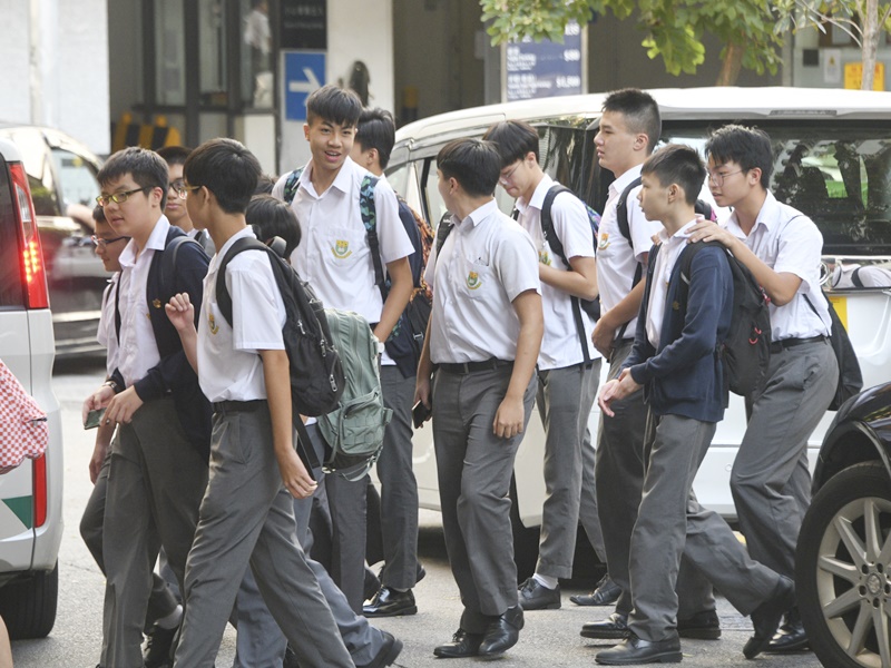 施政報告建議中小學幼園學生2500元津貼恒常化。