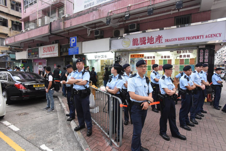 約30多名警員到場戒備。