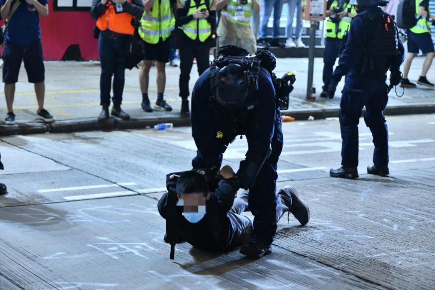防暴警速龍旺角彌敦道清場 多人被制服