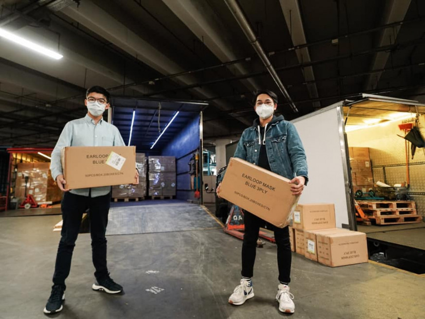香港眾志再採購到120萬個口罩。 黃之鋒FB圖
