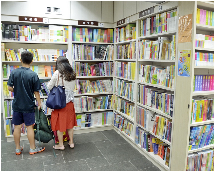 中小學平均購書費用均錄得按年上升,增幅高於同期通脹2.6%。