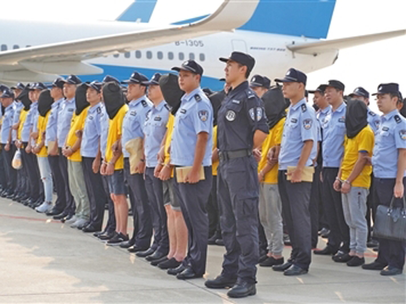 244名電信網絡詐騙犯罪嫌疑人日前被公安機關從菲律賓押解回國。(網圖)