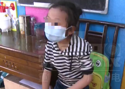 重慶一名6歲女童住在幼稚園長達一年多。 網圖