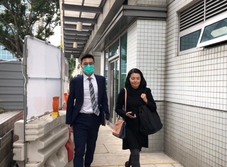控方大律師陳文慧(右)指,她及家人在網上受到滋擾。資料圖片