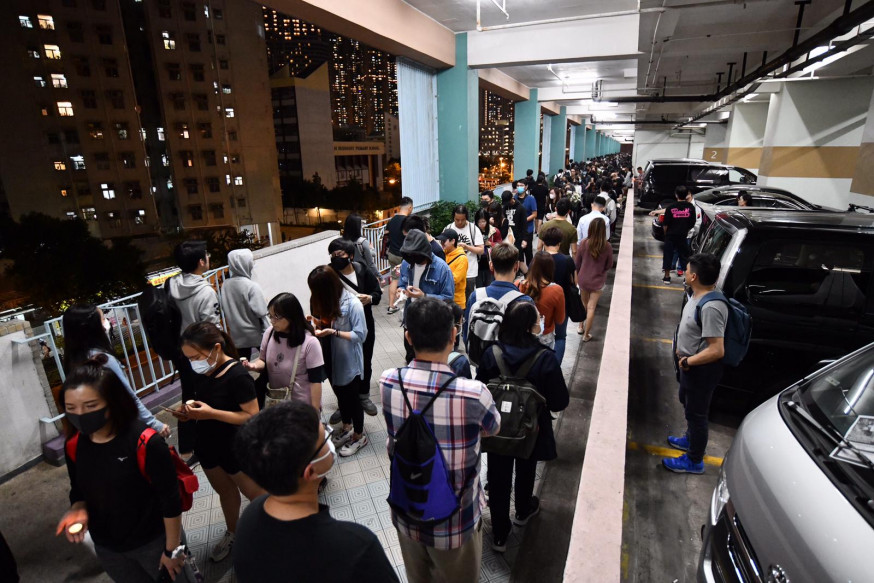 尚德停車場企滿悼念的市民。