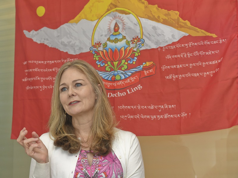 港大語言學系助理教授Cathryn Donohue認為,語言代表一種社會身分及文化,故須好好保育。