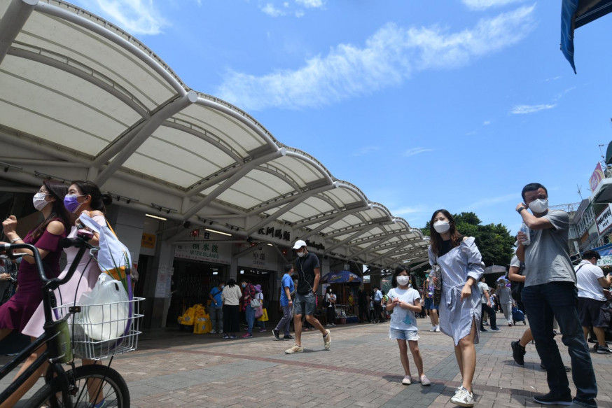 前往長洲的市民大減。