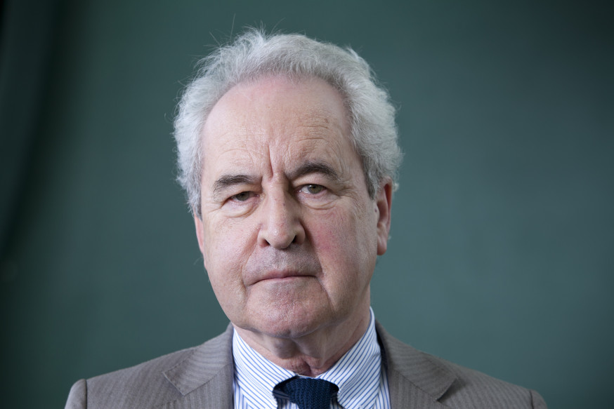 愛爾蘭作家班維爾(John Banville)當天接到一個報喜電話,事後證實是惡作劇
