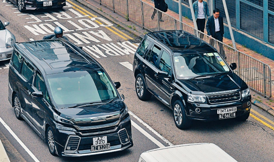 中港車牌售價回落,逼使中介公司「出招」散貨。