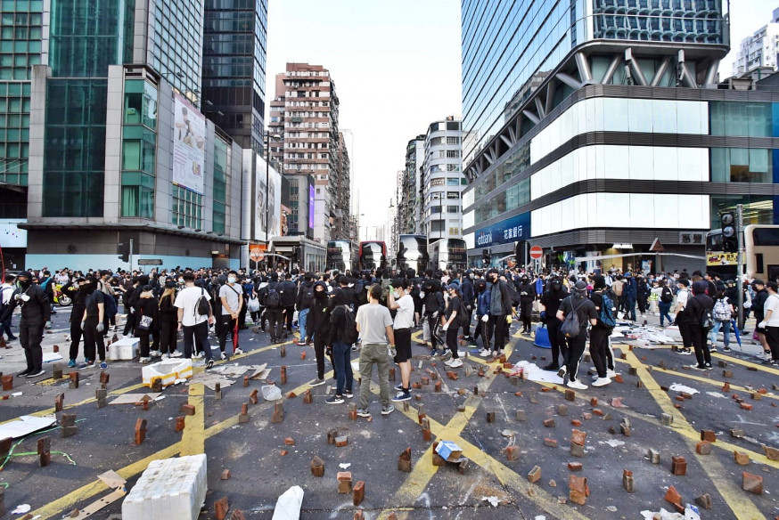 繼今日「黎明行動」後,有網民發起明天「破曉行動」。