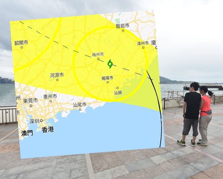 根據路徑圖,「白鹿」預料將於明日清晨在香港東北面300公里外掠過。小圖為天文台截圖