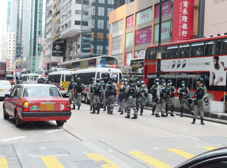 【國歌法】人群一度走出彌敦道圖堵路 防暴警到場驅散