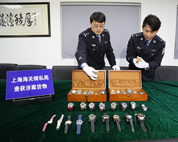 上海海關破獲走私名牌,總值逾2億港元。網圖